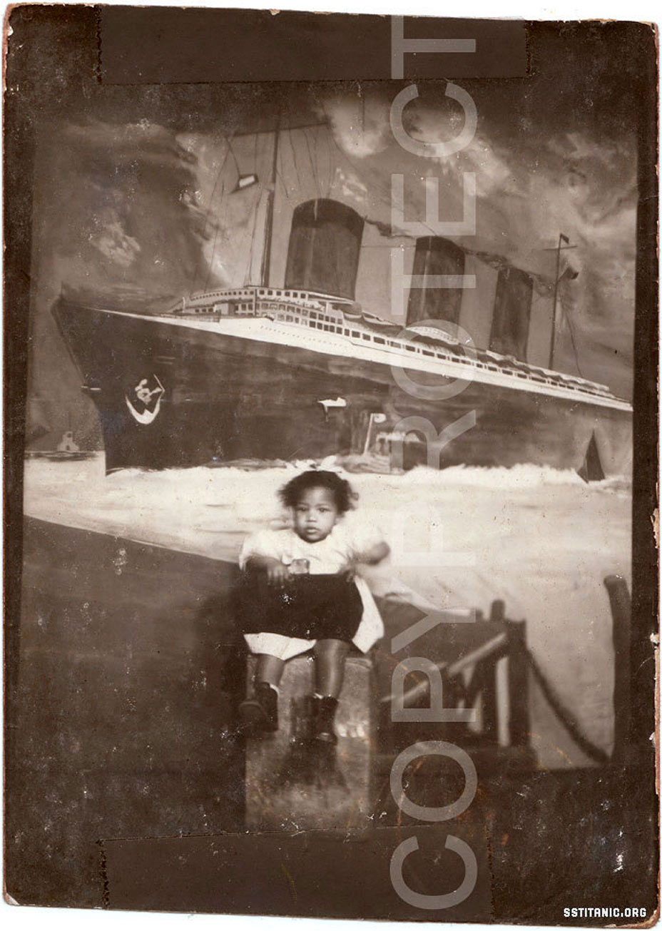normandie photo booth photograph portrait little girl titanic 1912